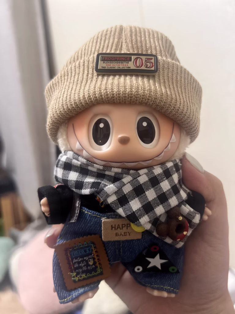 labubu sitting party baby clothes first and second generation blind box using Labubu baby clothes Labubu clothes plush rubber face photo review