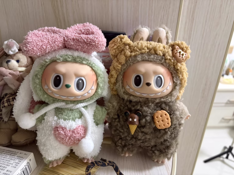 labubu sitting party baby clothes first and second generation blind box using Labubu baby clothes Labubu clothes plush rubber face photo review