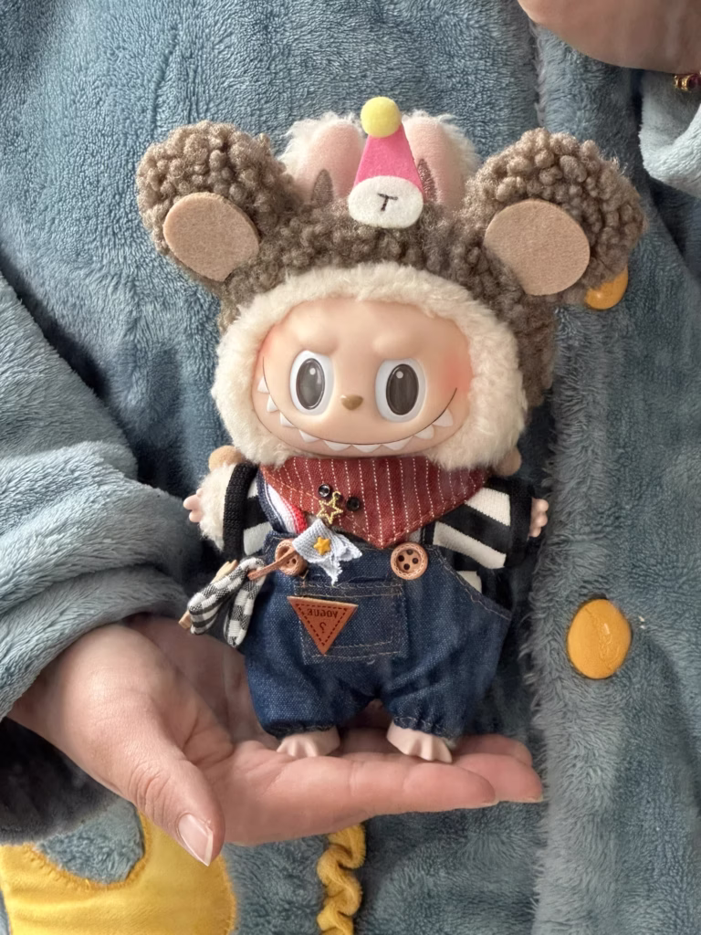 labubu sitting party baby clothes first and second generation blind box using Labubu baby clothes Labubu clothes plush rubber face photo review